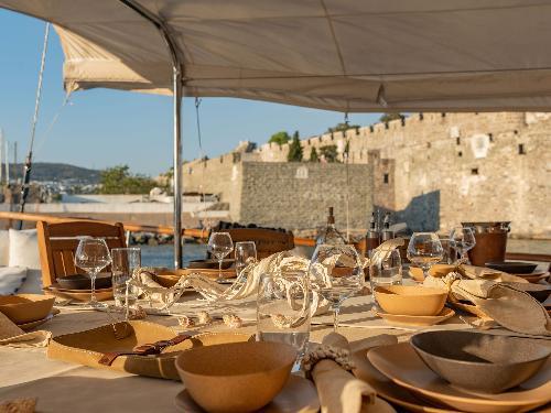 Dine with a View: Exquisite Meals Under the Stars